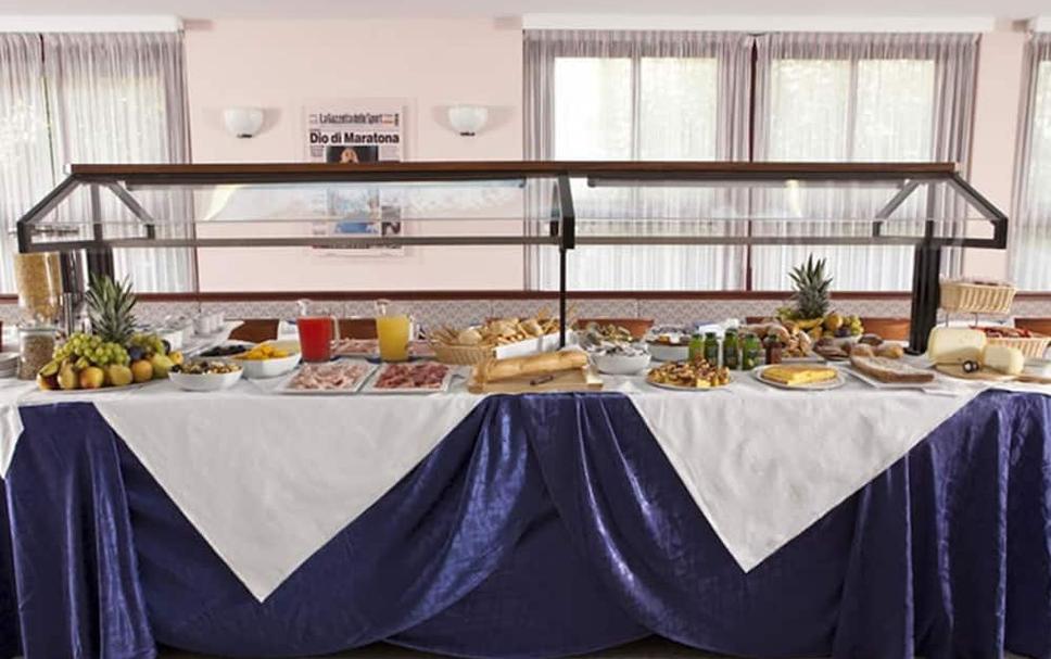 Buffet Photo