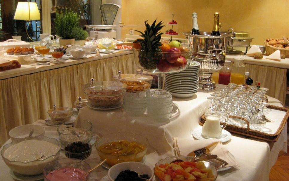 Buffet Photo