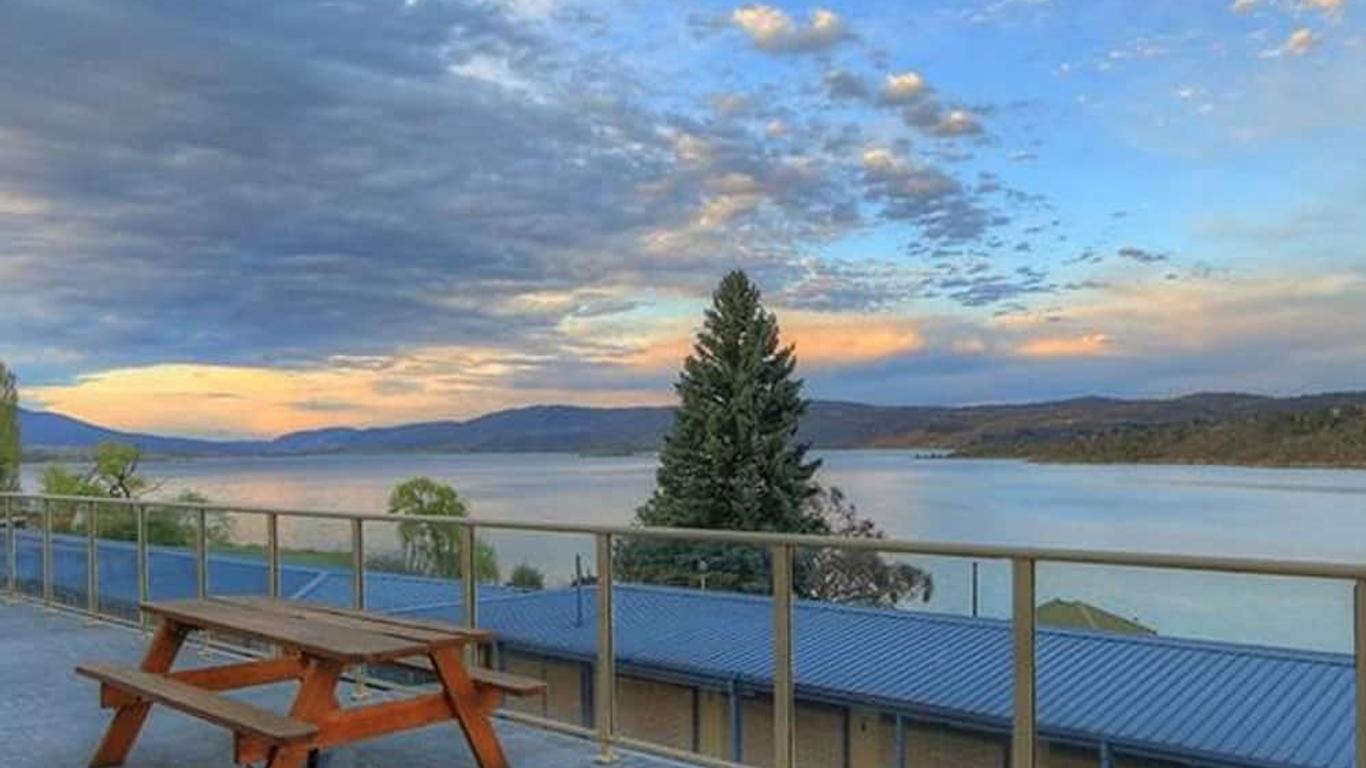 Lake Jindabyne Hotel