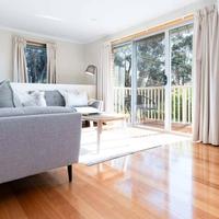 Beautiful Sunny Home Close To The Cbd And Gorge