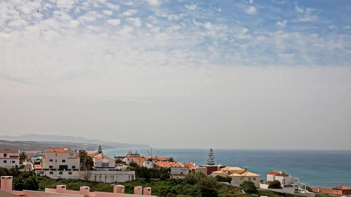 Ericeira Chill Hill Hostel & Private Rooms