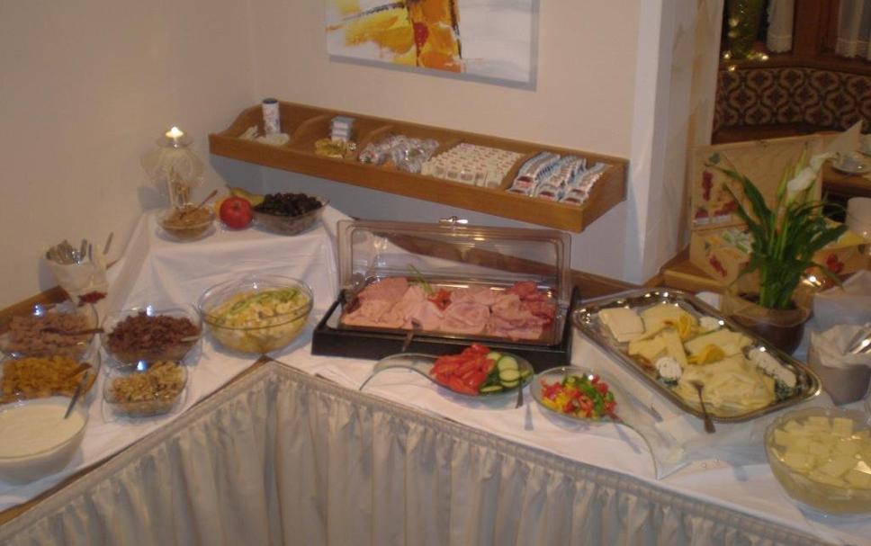 Buffet Photo