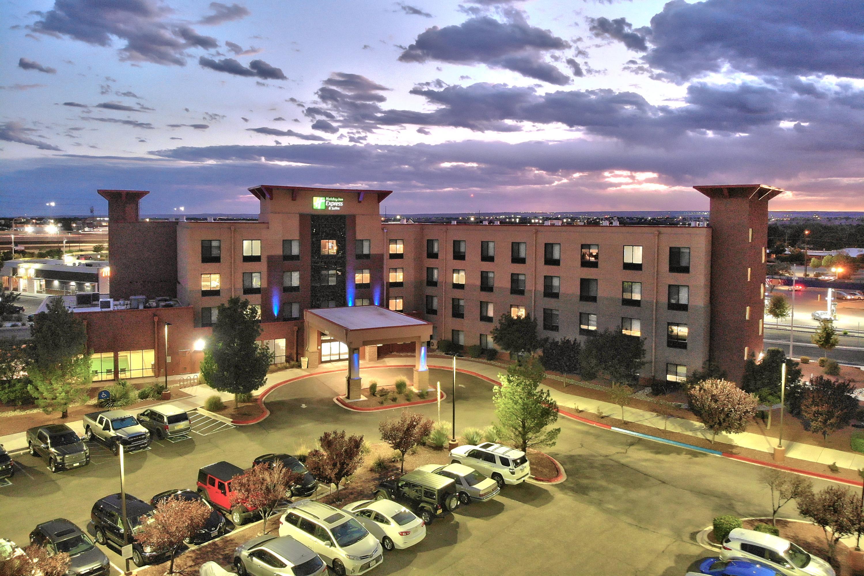 Holiday Inn Express Suites Albuquerque Historic Old Town S 159