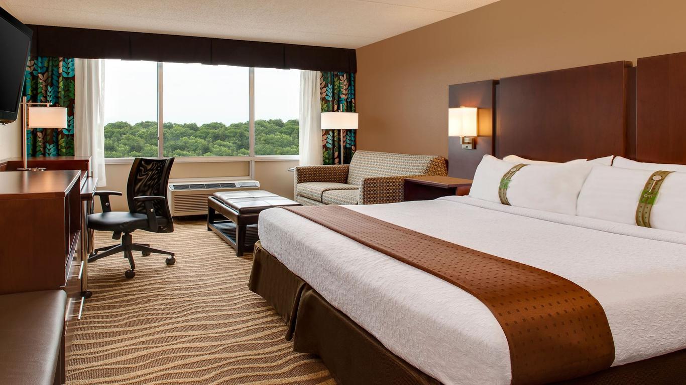 Holiday Inn & Suites Overland Park-West