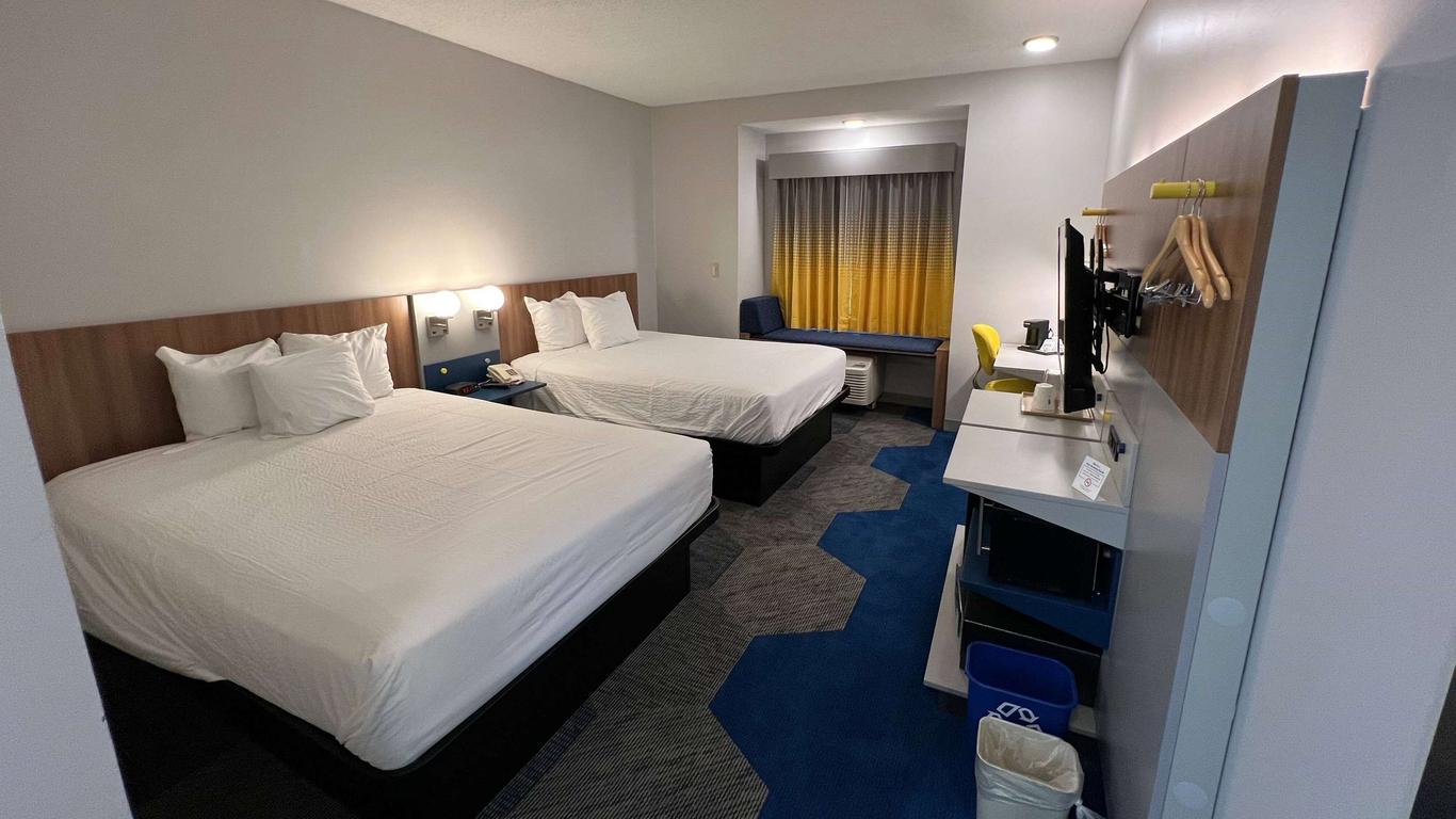 Microtel Inn & Suites by Wyndham Charlotte/Northlake