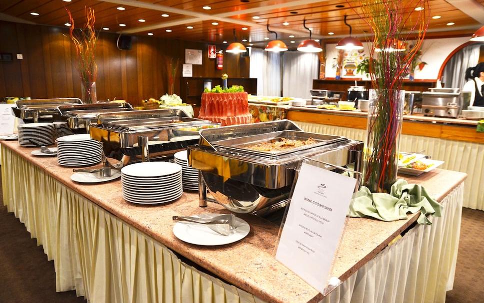 Buffet Photo