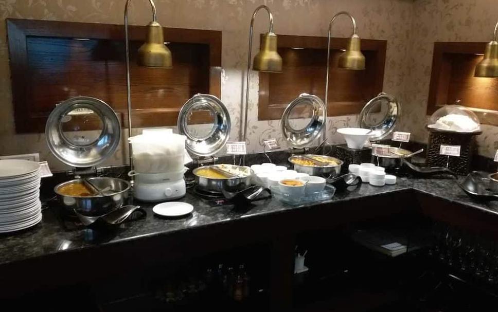 Buffet Photo